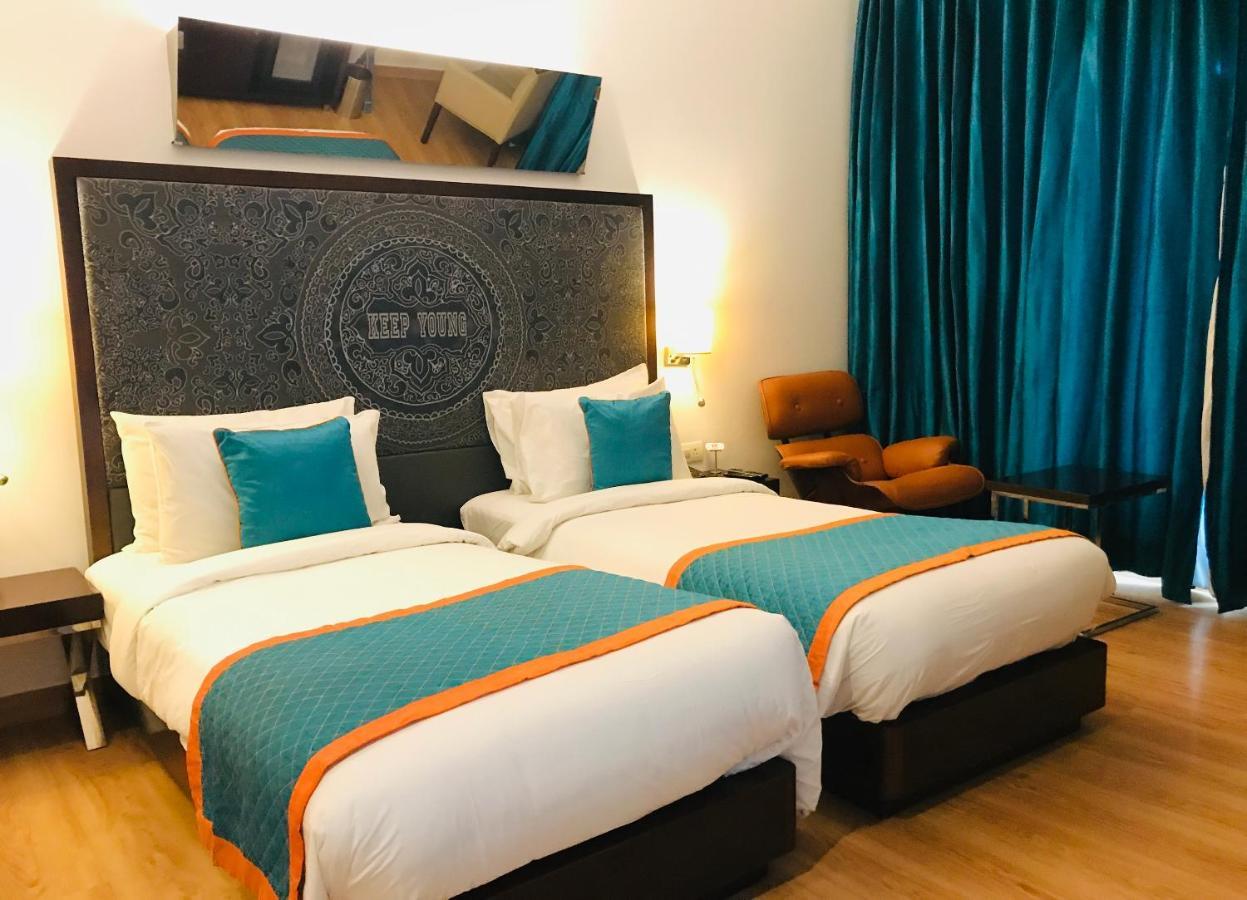 Golden Tulip City Centre Гургаон Екстериор снимка