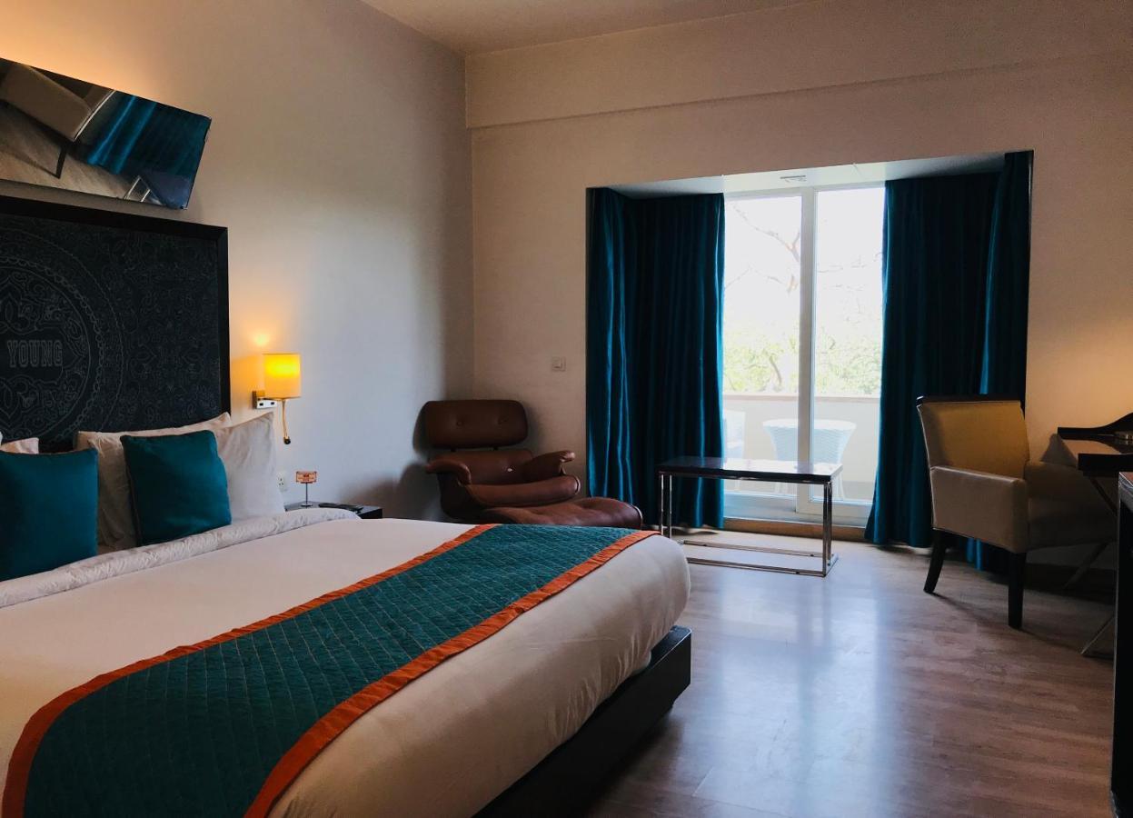 Golden Tulip City Centre Гургаон Екстериор снимка